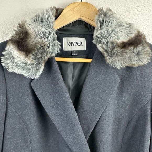 Kasper 10 Skirt Suit Set Charcoal Gray Wrap Front Fur Trim Jacket & Pencil Skirt - Picture 2 of 13